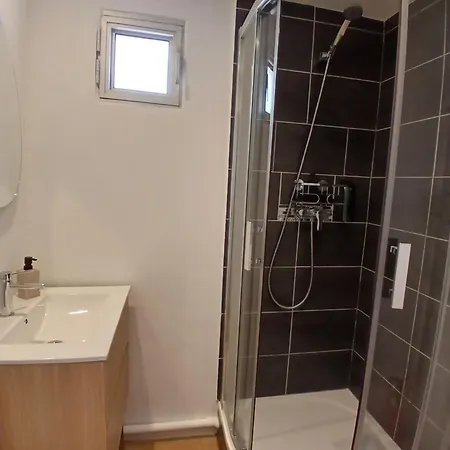 Aphrodite Apartment *